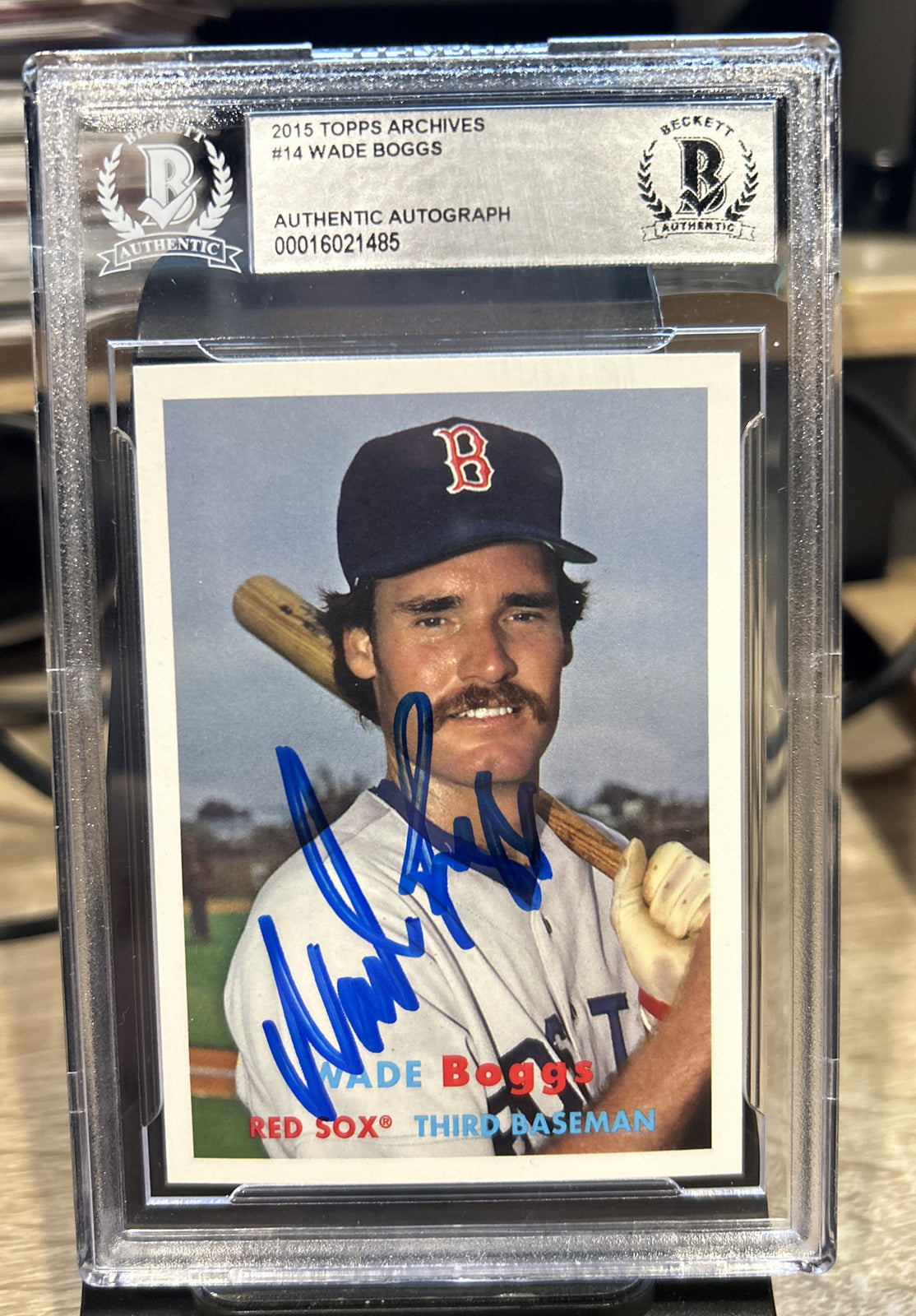 Wade Boggs signed 2015 Topps Archives #14 Retro Card Beckett BAS Slabbed