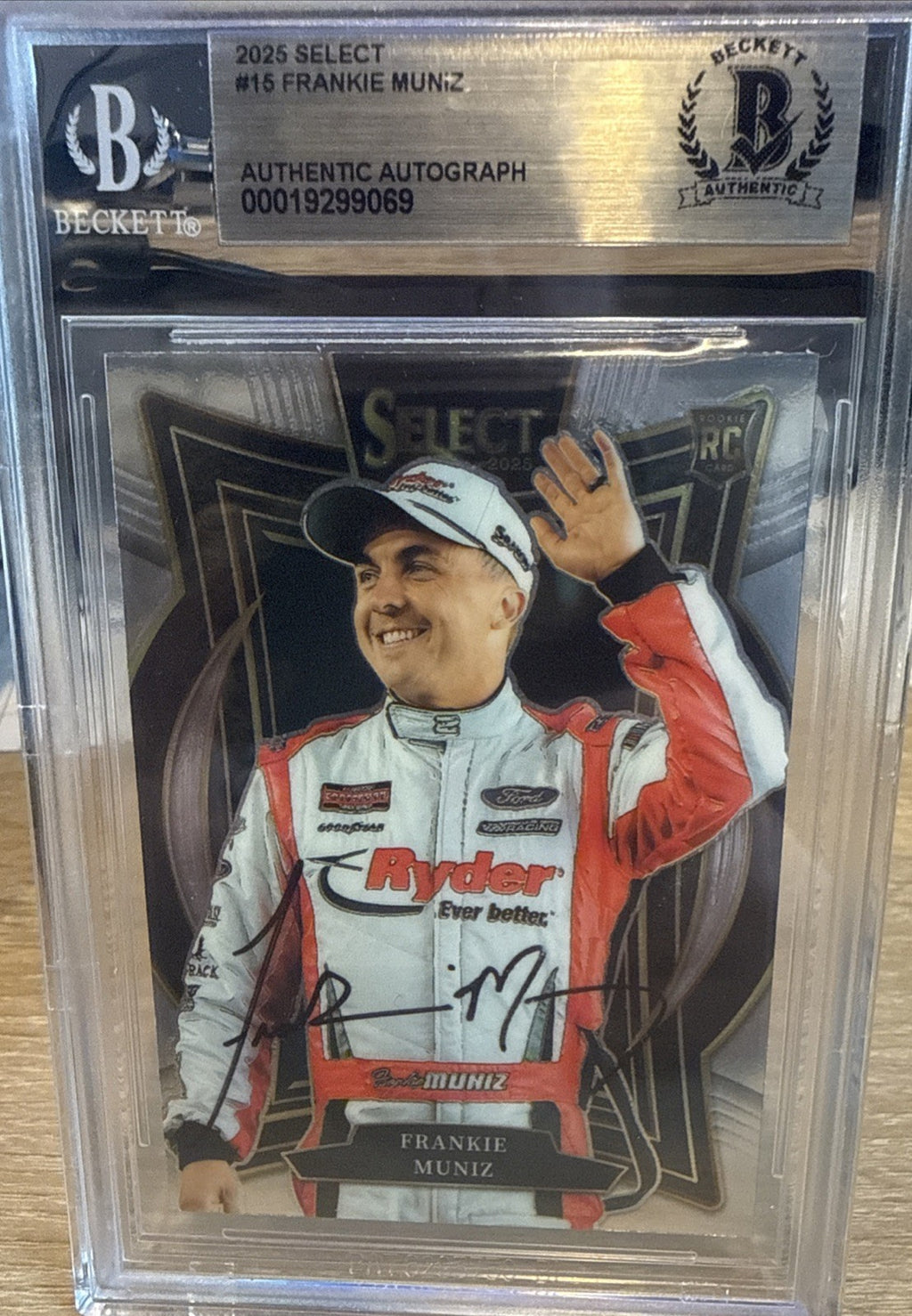 Signed Frankie Muniz 2025 Panini Select #15 - Beckett BAS Slab