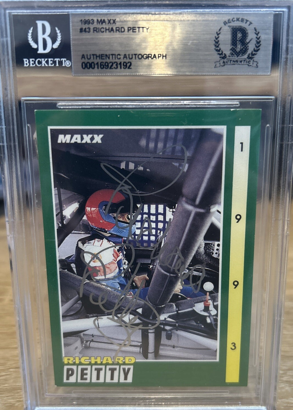 Signed Richard Petty 1993 Maxx Trading Card #43 Beckett BAS Slabbed