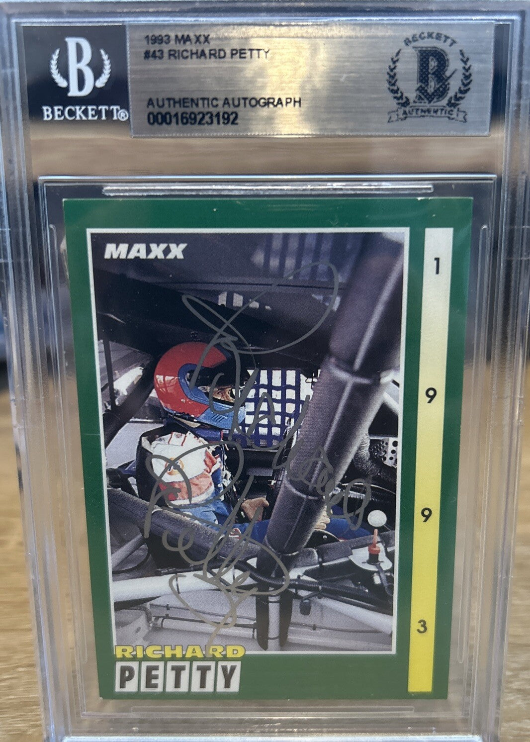 Signed Richard Petty 1993 Maxx Trading Card #43 Beckett BAS Slabbed