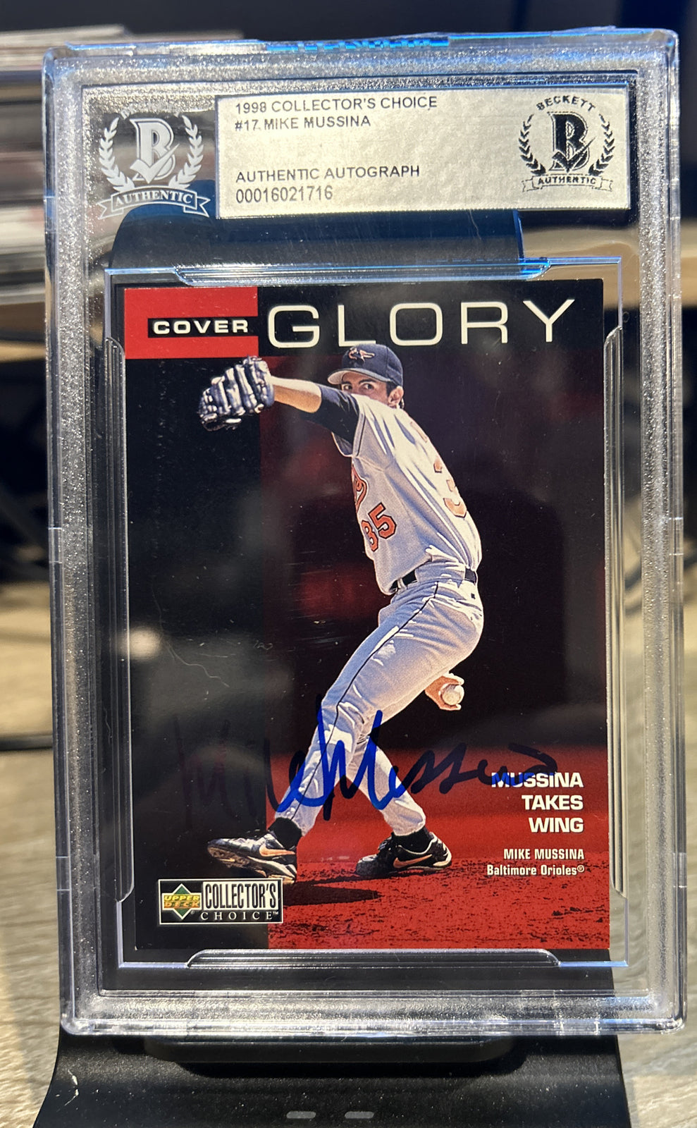 Signed 1998 Upper Deck Collectors Choice Mike Mussina #17 Beckett BAS Encased