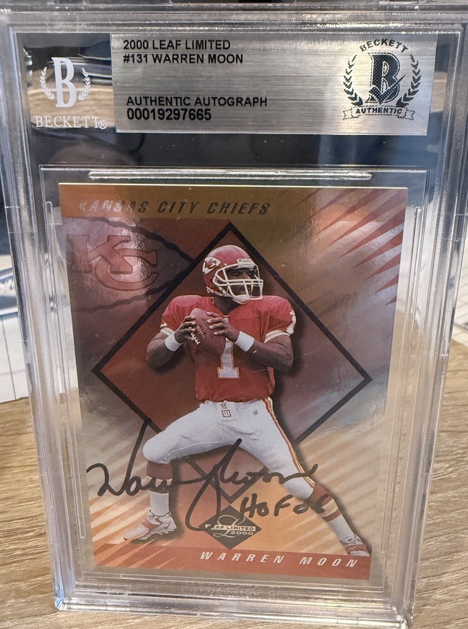 Warren Moon Signed 2000 Leaf #131 - Beckett BAS encased HOF
