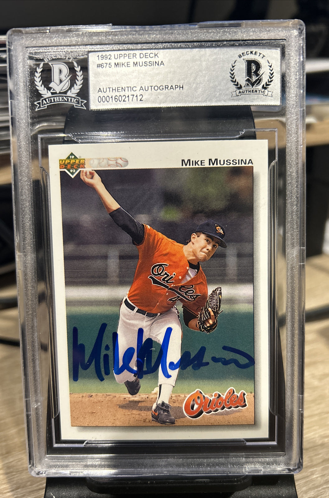 Signed 1992 Upper Deck Mike Mussina #675 Beckett BAS Encased