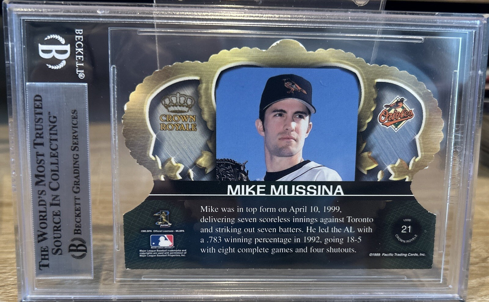 Signed Mike Mussina 1999 Pacific Crown Royale #21 Beckett BAS Slab